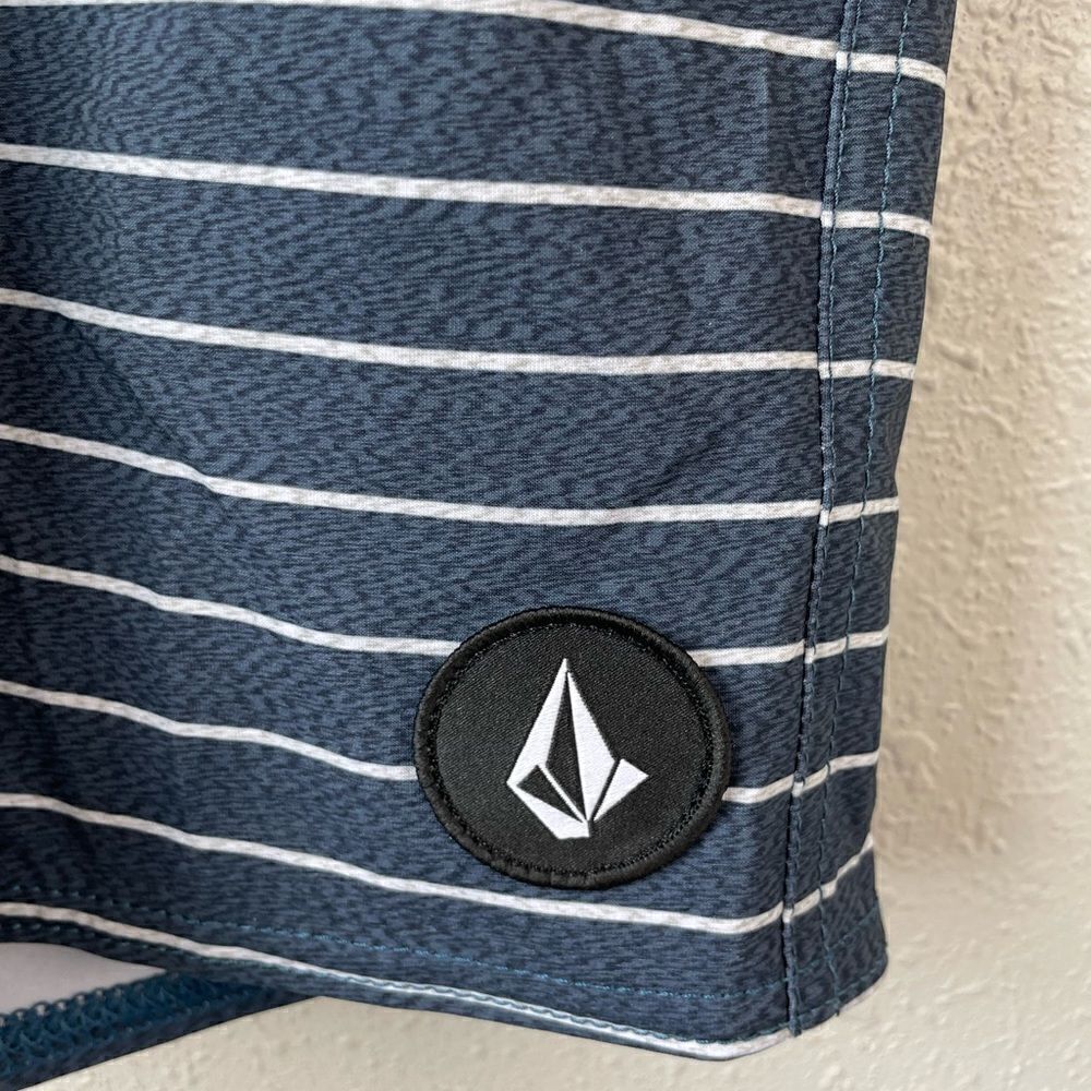 NWT Volcom Modtech Swim Trunks Size 31 - Picture 3 of 6